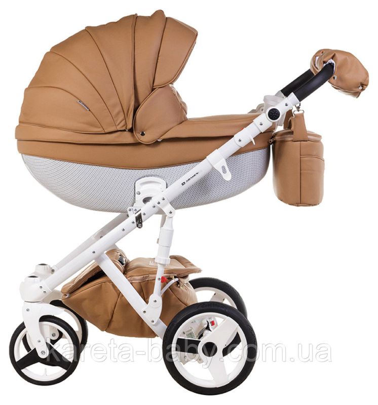 Коляска 2 в 1 Adamex Monte Deluxe Carbon кожа 100% 56S-B карамельный (белый карбон и рама)