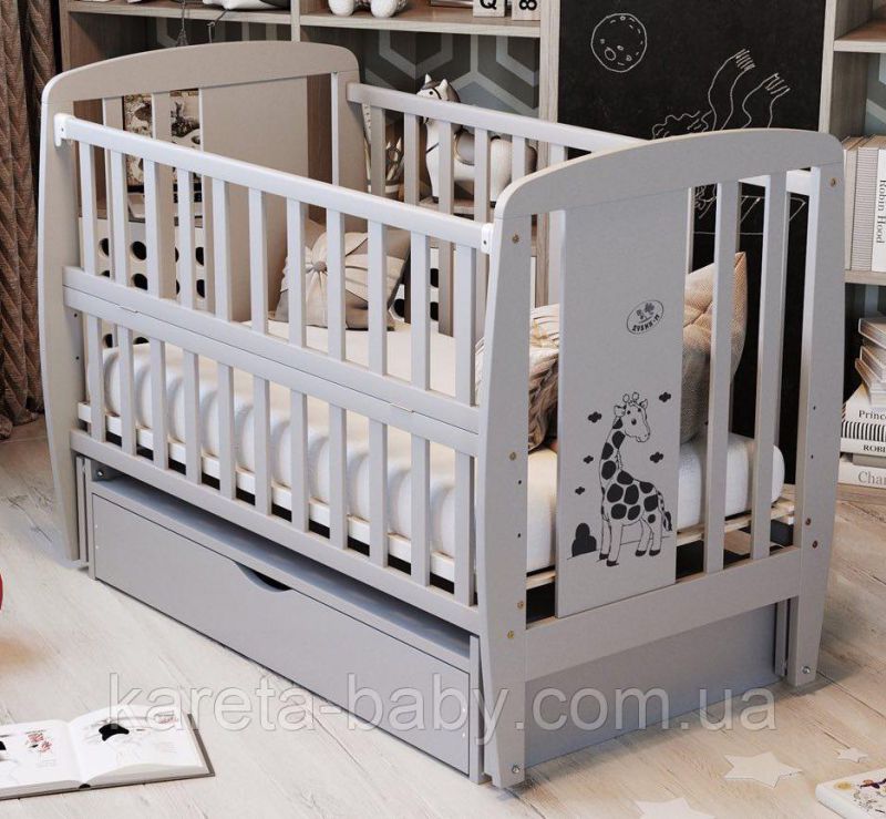 Кровать Babyroom Жирафик маятник, ящик, откидной бок DJMYO-3  бук серый
