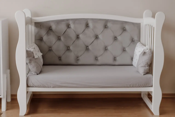 Дитяче ліжечко Angelo "Габрієль" біло-сіре (велюр)