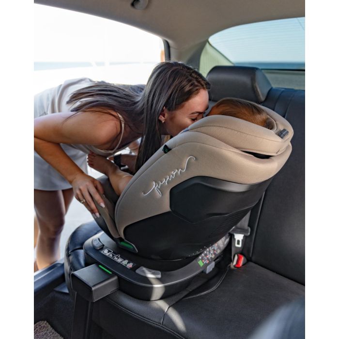 Автокресло CARRELLO Meteorit Fusion CRL-15101 Sandstone Beige i-Size 40-150см ISOFIX, поворот, опорная стойка